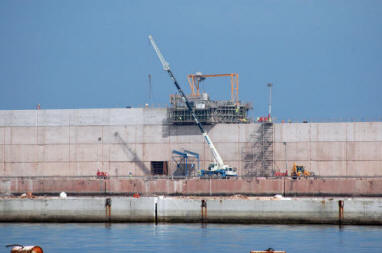Building the harbour wall at El Musel © Bill Barksfield 2010